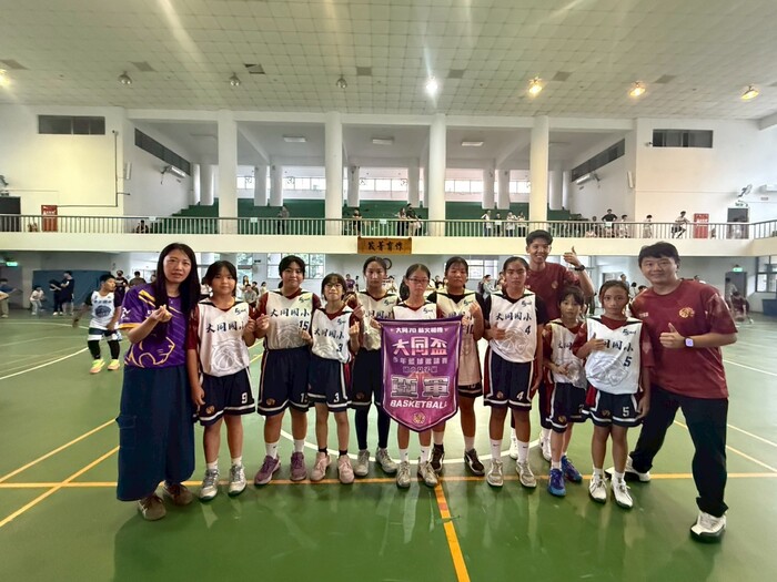 本校籃球隊參加大同國小70週年校慶暨第二屆大同盃籃球邀請賽勇奪佳績圖片